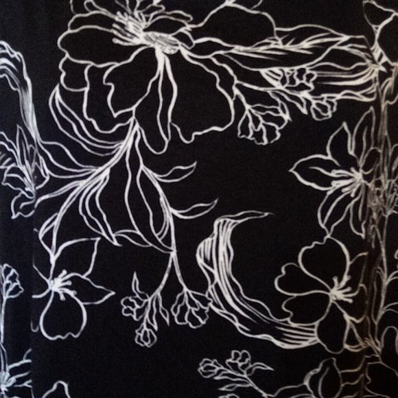 Black white Printed Blouse or Blousy Top Size 2X  New NWT - Picture 2 of 2